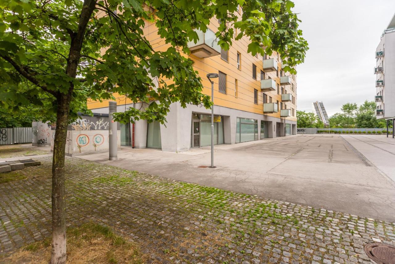 Apartma N'Poznam リュブリャナ エクステリア 写真